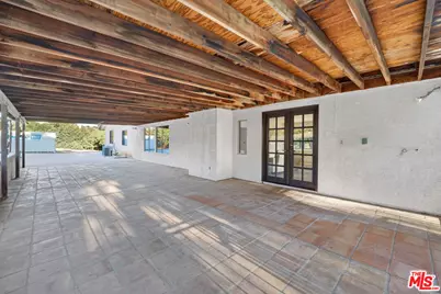 33201 Barber Rd, Santa Clarita, CA 91390 - Photo 11