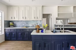 1561 Carmona Ave, Los Angeles, CA 90019 - Photo 15