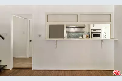 1561 Carmona Ave, Los Angeles, CA 90019 - Photo 11