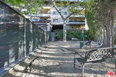 2700 Cahuenga Blvd #2216, Los Angeles, CA 90068 - Photo 35