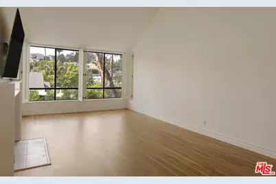 1900 Vine St #403, Los Angeles, CA 90068 - Photo 3