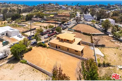 629 N Las Casas Ave, Pacific Palisades, CA 90272 - Photo 5