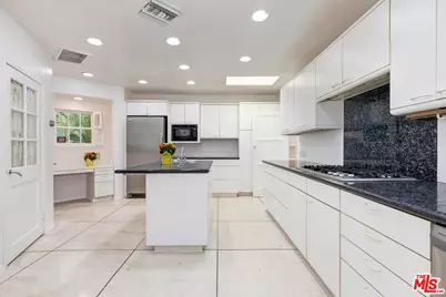 800 Warner Ave, Los Angeles, CA 90024 - Photo 17