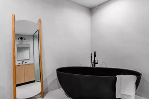 10352 Riverside Dr, Toluca Lake, CA 91602 - Photo 29