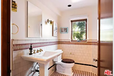 3700 Lowry Rd, Los Angeles, CA 90027 - Photo 29