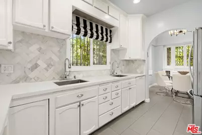 187 N Citrus Ave, Los Angeles, CA 90036 - Photo 9