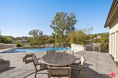 357 Crown Dr, Los Angeles, CA 90049 - Photo 7