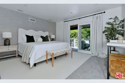 4176 Klump Ave, Studio City, CA 91602 - Photo 15