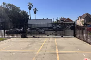933 E 28th St, Los Angeles, CA 90011 - Photo 13