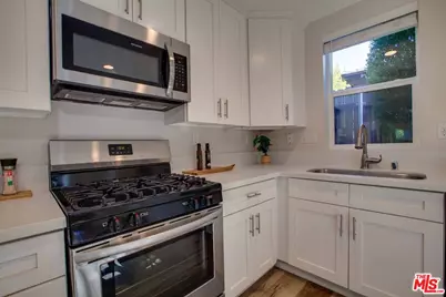 15031 Hartland St, Van Nuys, CA 91405 - Photo 9