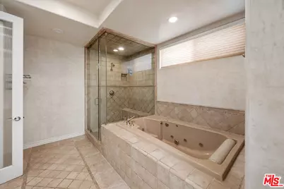 118 Channel Pointe Mall, Marina del Rey, CA 90292 - Photo 15