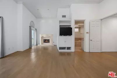 118 Channel Pointe Mall, Marina del Rey, CA 90292 - Photo 11