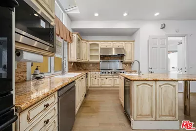 118 Channel Pointe Mall, Marina del Rey, CA 90292 - Photo 9