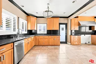 570 S Van Ness Ave, Los Angeles, CA 90020 - Photo 13