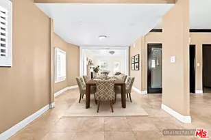 570 S Van Ness Ave, Los Angeles, CA 90020 - Photo 11