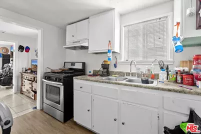 11233 Raymond Ave, Los Angeles, CA 90044 - Photo 7