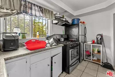 11233 Raymond Ave, Los Angeles, CA 90044 - Photo 7