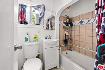 11233 Raymond Ave, Los Angeles, CA 90044 - Photo 9