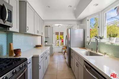 1663 S Genesee Ave, Los Angeles, CA 90019 - Photo 13