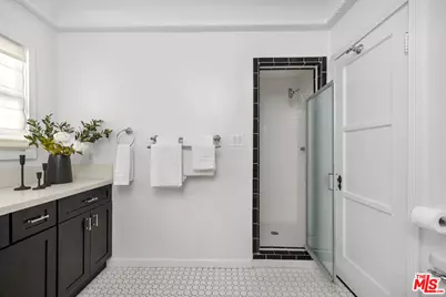 1663 S Genesee Ave, Los Angeles, CA 90019 - Photo 17