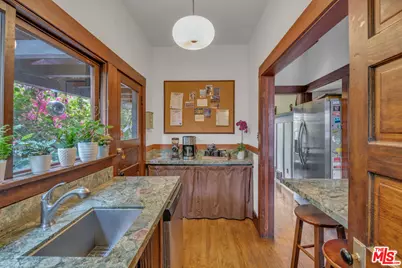 1812 S Bronson Ave, Los Angeles, CA 90019 - Photo 23