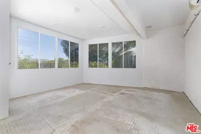 6051 Sadring Ave, Los Angeles, CA 91367 - Photo 23