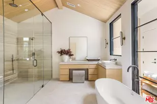 1749 Mandeville Ln, Los Angeles, CA 90049 - Photo 39
