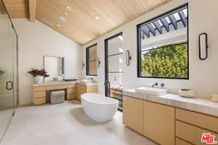 1749 Mandeville Ln, Los Angeles, CA 90049 - Photo 41