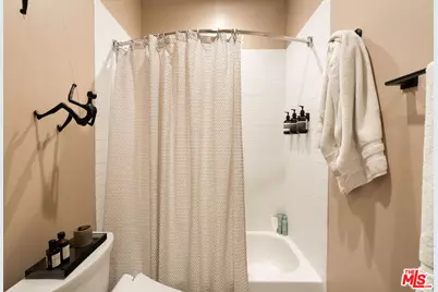 585 N Rossmore Ave #407, Los Angeles, CA 90004 - Photo 11