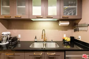 585 N Rossmore Ave, Los Angeles, CA 90004 - Photo 9