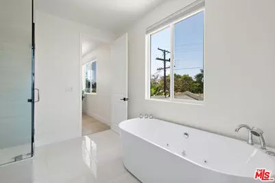 8910 W 25th St, Los Angeles, CA 90034 - Photo 17