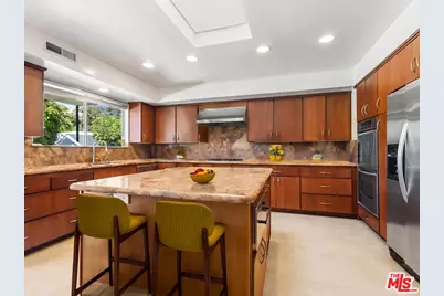 1120 Maybrook Dr, Los Angeles, CA 90210 - Photo 9