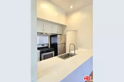 4208 Russell Ave, Los Angeles, CA 90027 - Photo 11