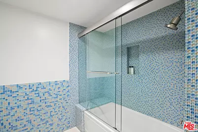 718 N Croft Ave #201, Los Angeles, CA 90069 - Photo 21