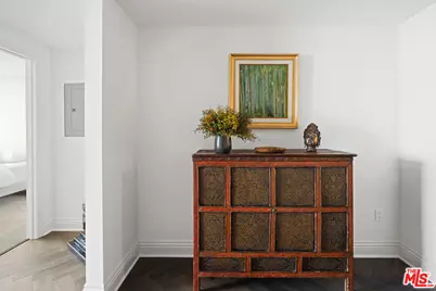718 N Croft Ave #201, Los Angeles, CA 90069 - Photo 13