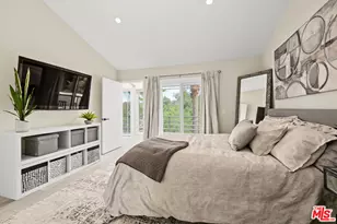 21490 Arcos Dr, Los Angeles, CA 91364 - Photo 29