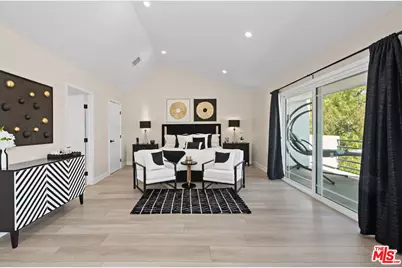 21490 Arcos Dr, Los Angeles, CA 91364 - Photo 17