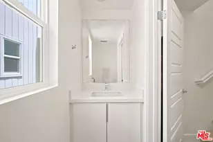 5262 N Rainier Wy, Valley Village, CA 91607 - Photo 15