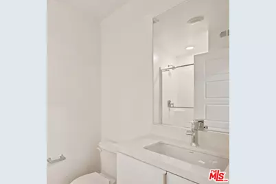 5262 N Rainier Way, Valley Village, CA 91607 - Photo 19