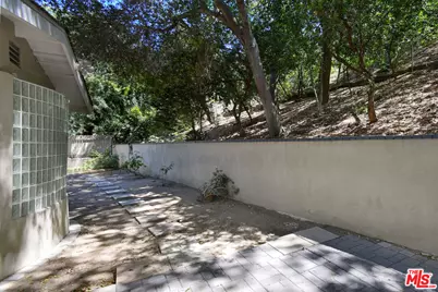 3553 Summerfield Dr, Sherman Oaks, CA 91423 - Photo 33