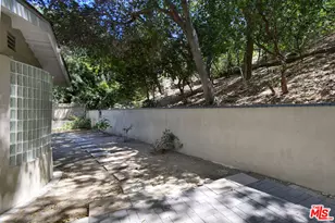 3553 Summerfield Dr, Sherman Oaks, CA 91423 - Photo 33