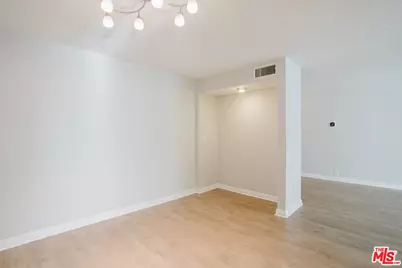 750 S Spaulding Ave #214, Los Angeles, CA 90036 - Photo 15