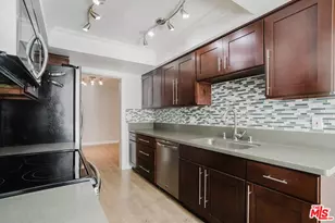 750 S Spaulding Ave, Los Angeles, CA 90036 - Photo 21