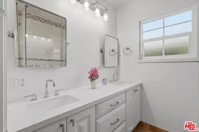 8344 Kenyon Ave, Los Angeles, CA 90045 - Photo 3