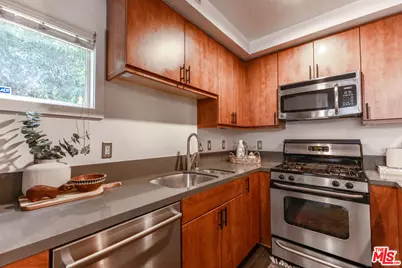 10735 Bloomfield St #5, Los Angeles, CA 91602 - Photo 13
