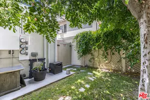 10735 Bloomfield St, Los Angeles, CA 91602 - Photo 17