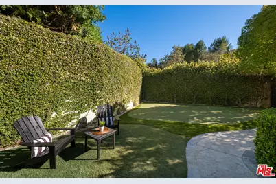 3686 Benedict Canyon Ln, Sherman Oaks, CA 91423 - Photo 41