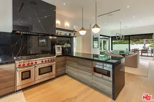 9455 Eden Dr, Beverly Hills, CA 90210 - Photo 11