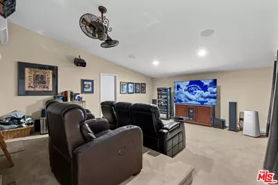 4479 Azalia Dr, Tarzana, CA 91356 - Photo 17