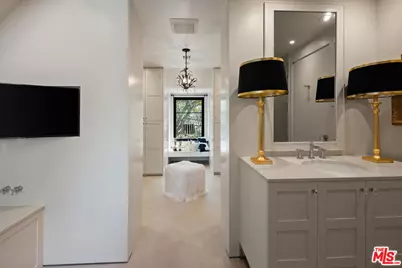 943 Moraga Dr, Los Angeles, CA 90049 - Photo 19